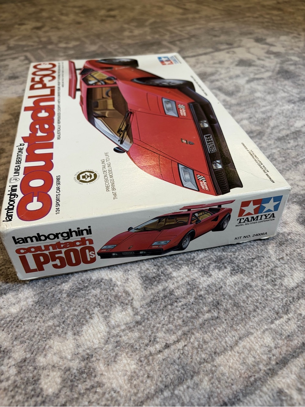 Lamborghini Countach LP500S Model Kit - Red - Picture 5 of 11